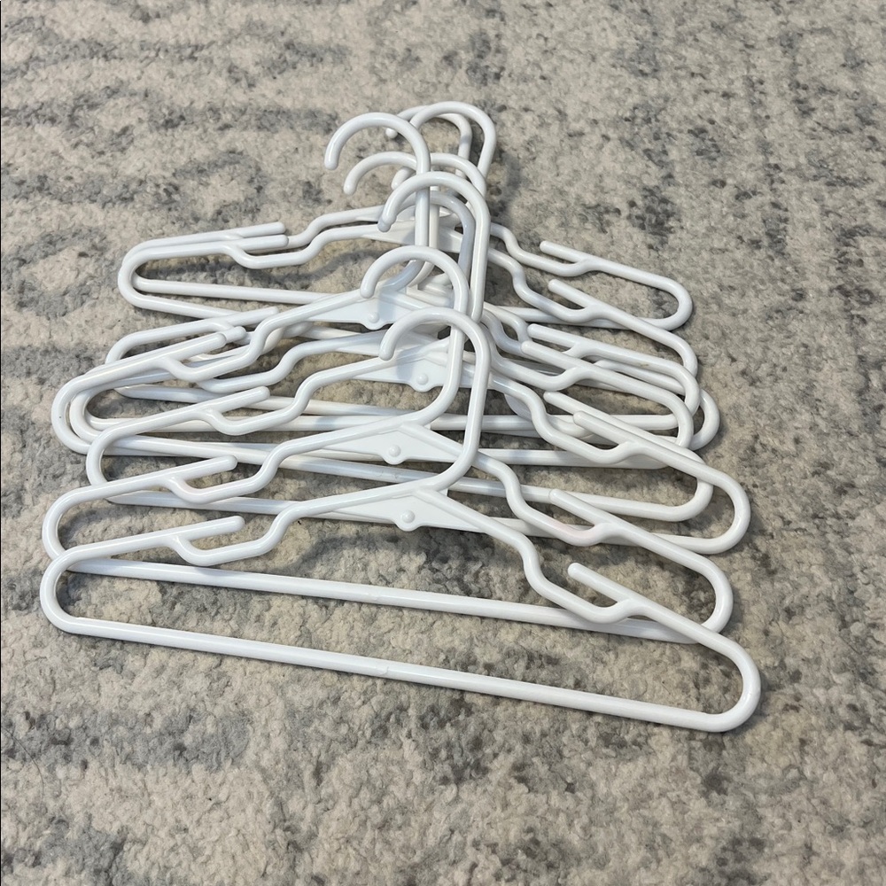 9 Mini Hangers